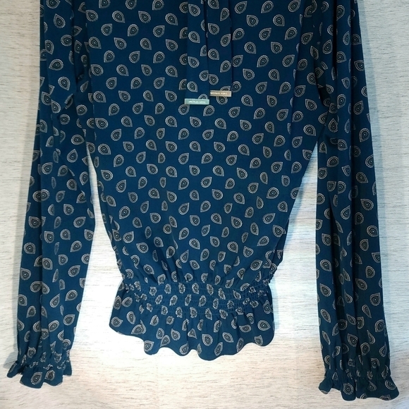 Michael Kors Blouse Tie in back Long Sleeves XL  Blue Pattern soft - Picture 11 of 11